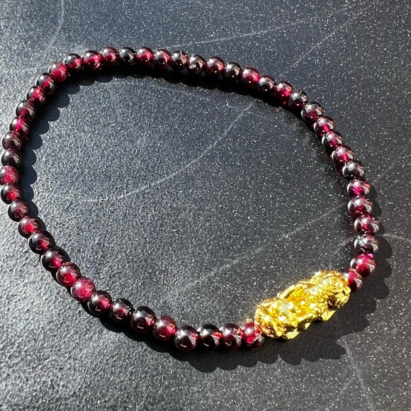 Garnet Pixiu - Picture 1 of 2